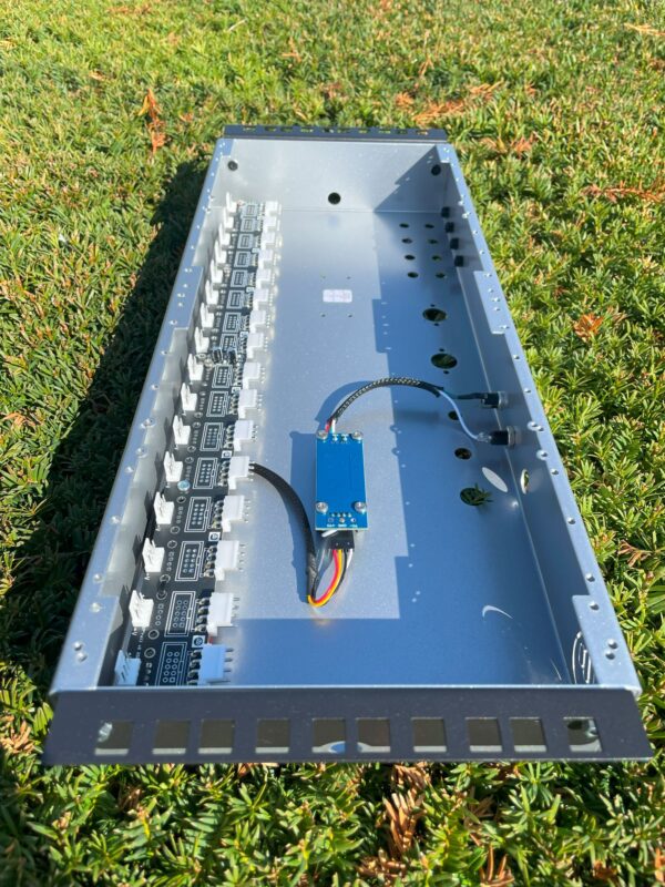 Slim 4U 17 inch Multi Format boat - Image 2